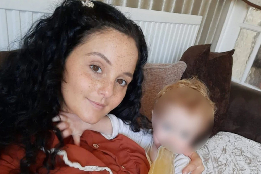 Izbacili je iz bazena jer je DOJILA BEBU! Ovako nešto teško je zamisliti da je moguće, evo šta je mlada mama uradila! (FOTO)