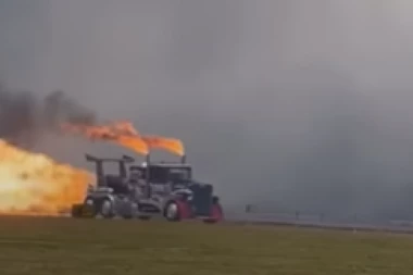 JEZIVA SCENA KAMIONA NA MLAZNI POGON! Snimljen trenutak nesreće: Čovek pri brzini od 605 km/h nestaje u plamenu! (VIDEO)