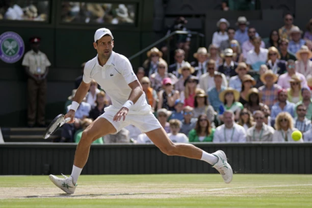 ĐOKOVIĆ OSTAJE KRALJ LONDONA: Novak slomio Kirjosa i četvrti put zaredom osvojio Vimbldon – 21. Grend slem u karijeri!