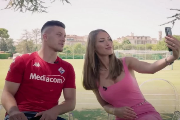 Šta će reći Sofija? Zanosna lepotica dočekala Jovića u Firenci! (FOTO)