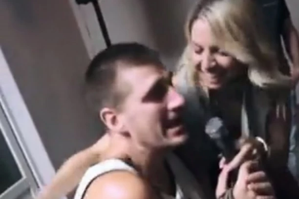 Ne mora da brine za budućnost: Nikola Jokić se dohvatio mikrofona i napravio feštu! (VIDEO)