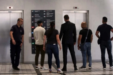 MALI SENTA KAO MAFIJAŠ! U Tužilaštvo stigao u pratnji petorice inspektora: SVIMA ODUZETO ORUŽJE!