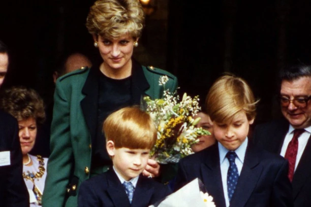 IZA OVE FOTOGRAFIJE LEJDI DAJANE KRIJE SE MISTERIJA NJENE TRAGIČNE SUDBINE! Princeza zbog JEDNE stvari naslutila sav UŽAS koji je usledio? (FOTO)