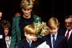 OTKUD SAD OVO? Princ Vilijam iznenada objavio NEPOZNATU fotografiju sa majkom Dajanom (FOTO)