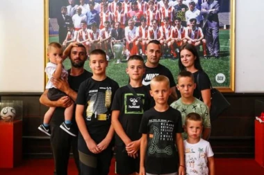 Zvezda je porodica: Mališanima iz Topole smo nakratko vratili osmeh na lice! (FOTO, VIDEO)