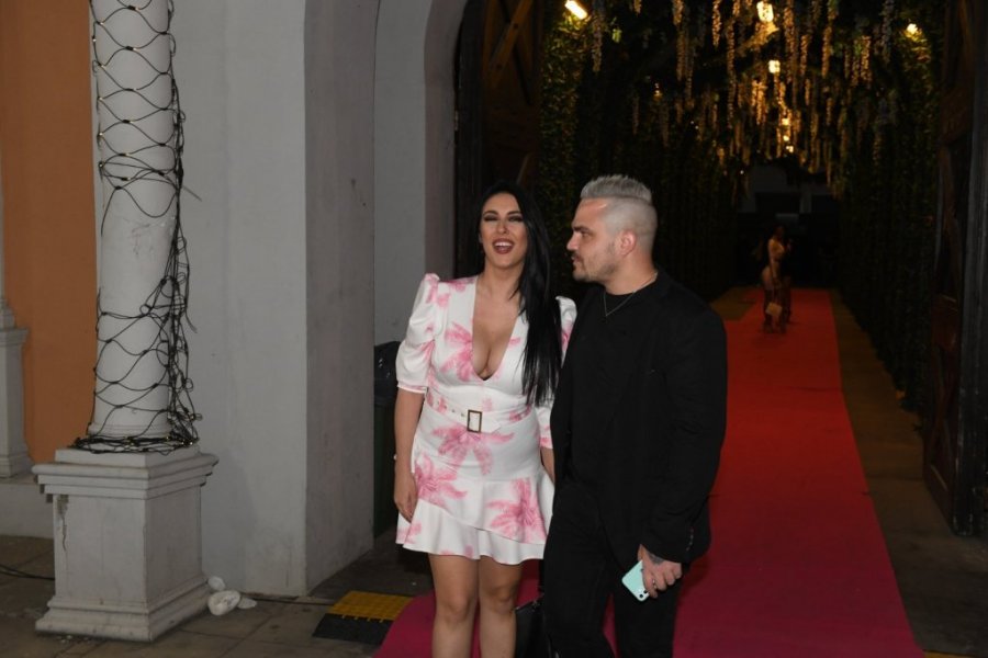 PEVAČICA ODLOŽILA SVADBU SA BIVŠIM ZADRUGAROM: Evo šta se dešava u njihovom domu - sve isplivalo u javnost!