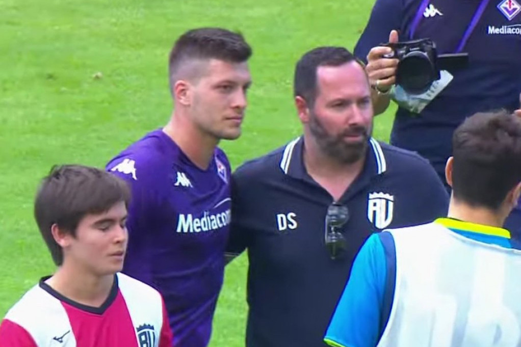 Luka Jović se slika sa rivalima posle debija u dresu Fiorentine