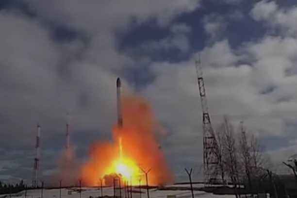 IRAN PRVI PUT PROIZVEO HIPERSONIČNU BALISTIČKU RAKETU: Niko neće moći da joj se suprotstavi decenijama