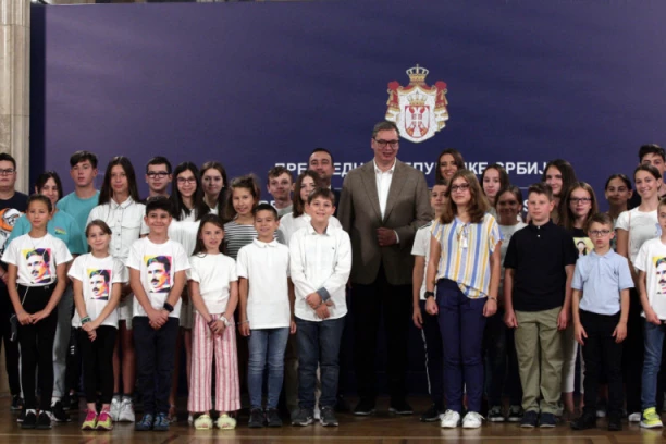VUČIĆ SA DECOM IZ REGIONA: Mnogo sam srećan što mogu da vas primim! Srbija i Beograd su vaša kuća! (VIDEO)