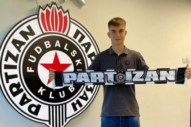 Potpisan je četvorogodišnji ugovor: Mihajlo Petković u Partizanu do 2026! (FOTO)