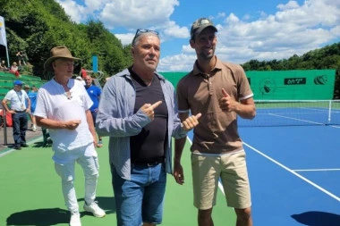 Spektakl: Đoković sa Karanom igrao tenis bez reketa! (VIDEO)