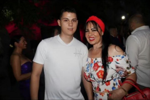 Zlata Petrović u provodu sa sinom Jovanom Pejićem