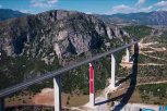 CRNOGORSKI AUTOPUT ODNELA VODA: Neverovatne fotografije iz Kolašina - stub mosta ostao u vazduhu (FOTO)