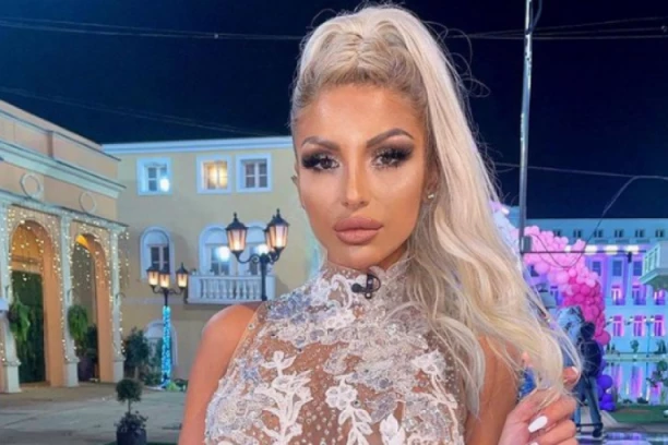 SKINULA SE VODITELJKA ZADRUGE! Snimila golo telo i svima pokazala čime raspolaže!