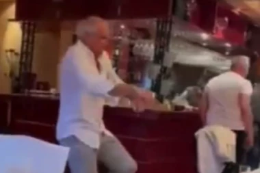 KAO MLADIĆ: Željko Obradović skakutao i đuskao uz Džejev hit! (VIDEO)