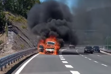 Šta se dešava u Crnoj Gori? MISTERIJA zapaljenih automobila na auto-putu, A NA PLAŽAMA ŠOK!