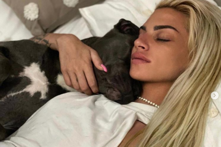 Tara Simov sa psom April