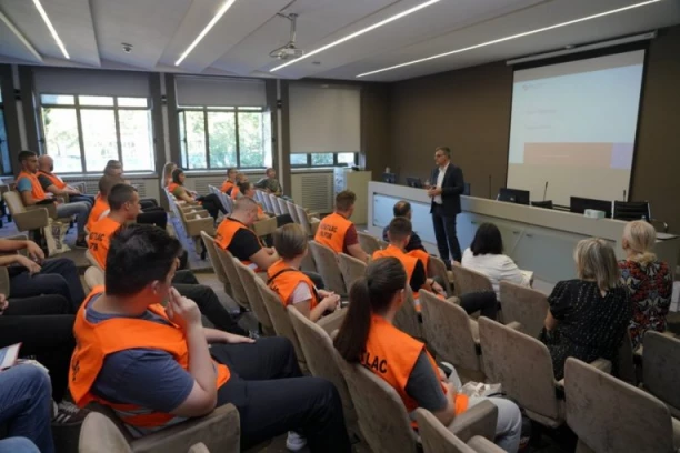 PRVA SEZONA OBUKE ZA MLADE RAFINERCE: Srednjoškolci iz Pančeva i Zrenjanina na praksi u NIS-u