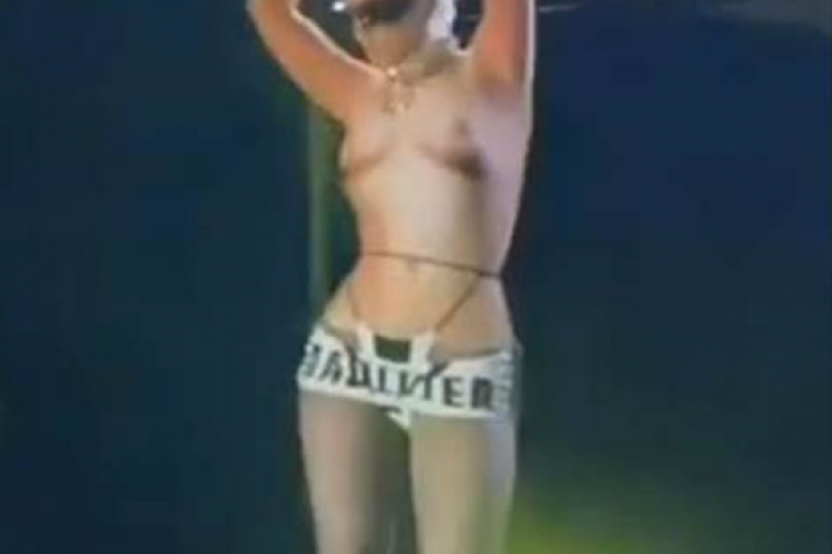 Jelena Karleuša gola na nastupu