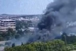 OPET CRNI OBLAK IZNAD IMT-A! Nesavladiv požar izbio u fabrici! (VIDEO)