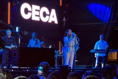 Ceca ZAPALILA Budvu! Najveća balkanska zvezda već 10 godina zaredom OBARA sve REKORDE! (FOTO)