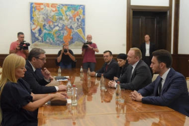 STIGAO ĐILAS NA KONSULTACIJE KOD VUČIĆA: Deo koalicije nije se odazvao pozivu!