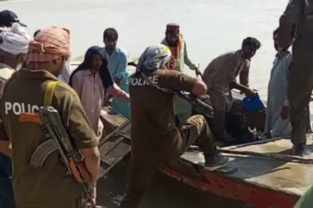 UDAVILO SE 20 ŽENA! Tragedija u PAKISTANU: PREVRNUO SE ČAMAC koji je prevozio goste!