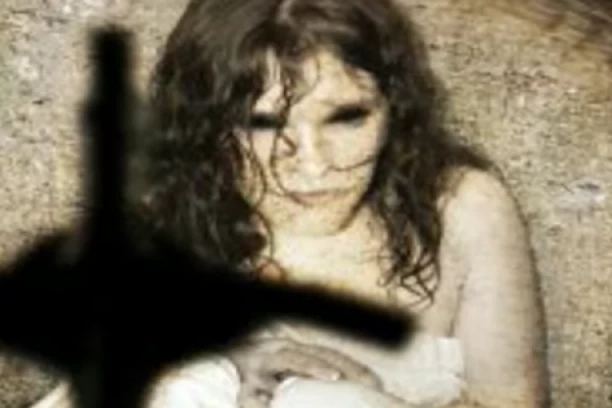 Život gori i od PAKLA! Umrla od neuhranjenosti, 67 puta iz nje isterivali đavola! Prema njenoj biografiji snimljen je film "KO JE UBIO EMILI ROUZ"! (UZNEMIRUJUĆI VIDEO)