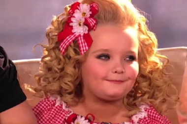 Majka ju je terala da pleše po barovima za novac i kljukala ju je energetskim pićima! Ovako danas izgleda malena Hani Bu Bu, zvezda šokantnog rijalitija za decu! (FOTO)
