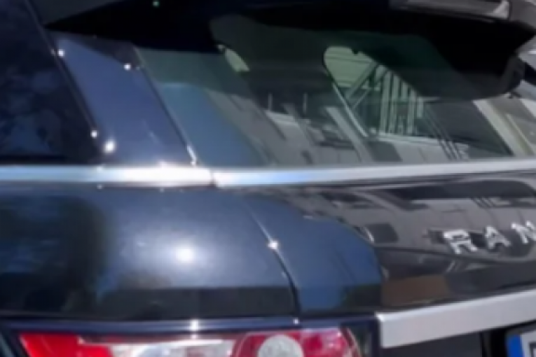 Tijana Ajfon kupila džip