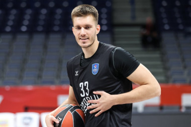 ZVANIČNO: Filip Petrušev novi košarkaš Crvene zvezde! (FOTO)