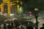 NA POMOLU NOVI TJENANMEN? Kinezi "isterali" tenkove na ulice u nameri da zaštiti banke od demonstranata (VIDEO)