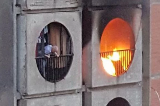 VELIKI POŽAR NA VIDIKOVCU! Jedna žena stradala u stanu na osmom spratu! (FOTO)