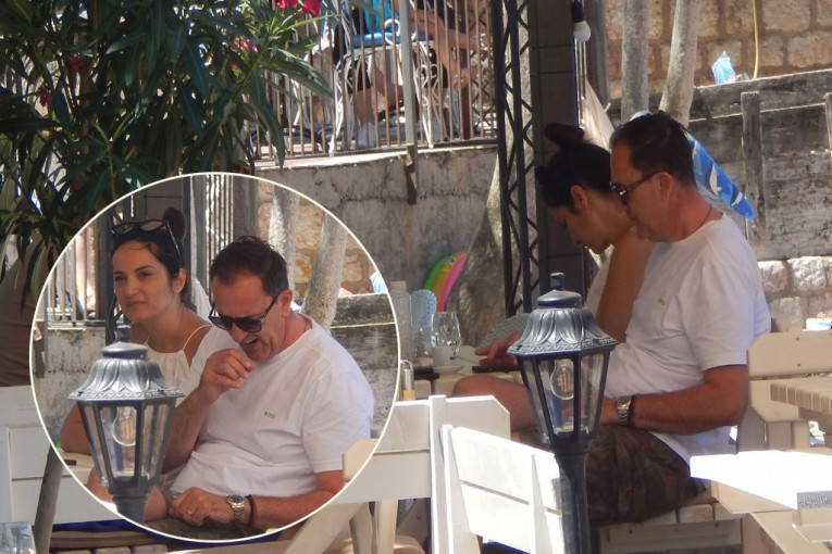 Sergej Ćetković se OSAMIO sa suprugom na Svetom Stefanu! Pevač uživa za ...