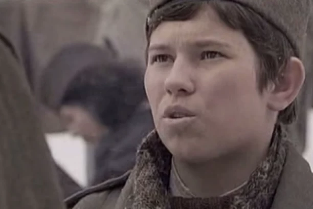 Za njega je znala cela SRFJ! Dečak koji je glumio Boška Buhu nestao je iz javnosti, a sada ga ne biste prepoznali! Evo gde je i šta radi 4 decenije kasnije! (FOTO)