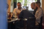 UOČI IZRICANJA PRESUDE USLIKAN U KAFIĆU: Marjanović možda poslednje sate NA SLOBODI provodi na kafi! (FOTO/VIDEO)