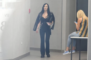 MAJKU I BIVŠEG MUŽA ŽIVE SAHRANILA, ALI BUKVALNO! Evo ko je Zorica Mitrović,  devojka Zorana Marjanovića, koja je pravila HAOS u sudnici!