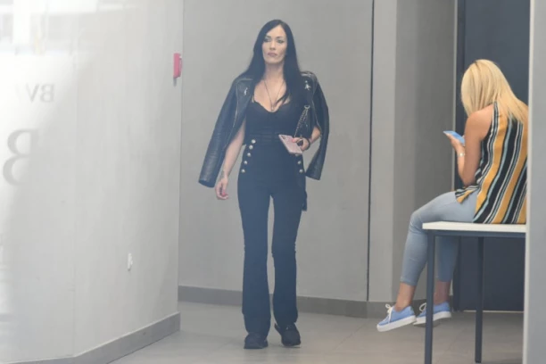 MAJKU I BIVŠEG MUŽA ŽIVE SAHRANILA, ALI BUKVALNO! Evo ko je Zorica Mitrović,  devojka Zorana Marjanovića, koja je pravila HAOS u sudnici!