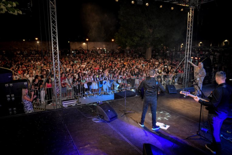 Vesnu Zmijanac slušaju samo mladi