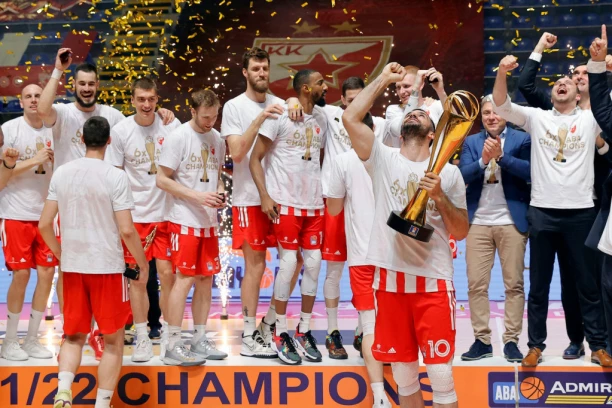 ODLASCI IZ ZVEZDE: Trojac napustio crveno-bele (FOTO)