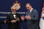 PREDSEDNIK SRBIJE SA BOČELIJEM I MARIZOM: Vučić dodelio Zlatne medalje za zasluge svetski priznatim umetnicima (FOTO)