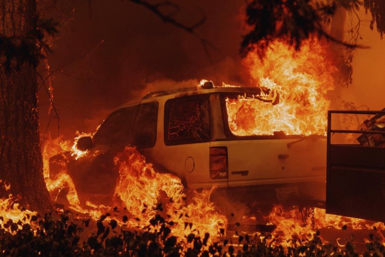 KATAKLIZMA U KALIFORNIJI: Besne požari, evakuisane hiljade ljudi (FOTO)