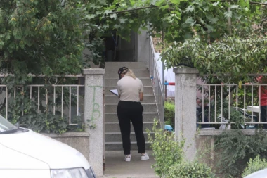 PRVI SNIMCI SA MESTA JEZIVOG ZLOČINA U ZEMUNU: Ujni rascopao glavu, pa bežao od policije! (FOTO/VIDEO)