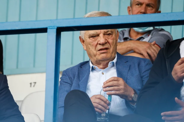 Tole uputio oštre kritike: Uprava da NAPUSTI klub, strpljenju je kraj! (FOTO)