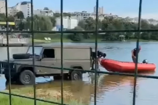 DESET SPASILACA pokušalo da ga izvuče, ali nisu uspeli! Još traje potraga za mladićem koji je nestao na Adi! Traži ga i proslavljeni vaterpolista FILIP FILIPOVIĆ!