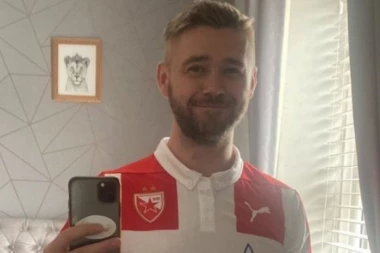 ZA SAMO 270 DINARA! Engleski golman kupio dres Zvezde star ŠEST godina, a razlog je oduševio Srbe (FOTO)