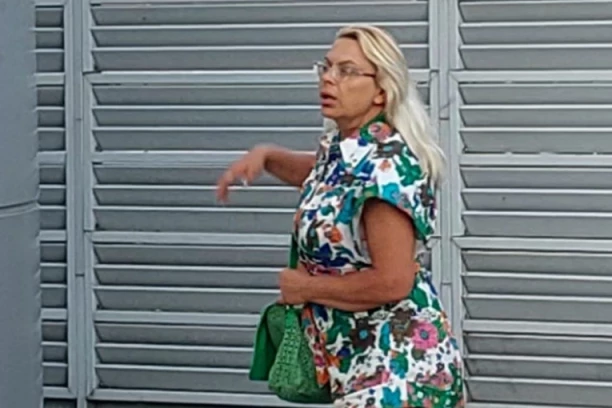 Marija Kulić neprepoznatljiva, ŠTA JOJ SE DESILO? Uhvatili smo Miljaninu majku ispred Pinka, njeno izdanje je ŠOKANTNO! (PAPARACO)
