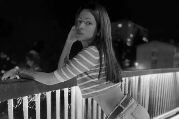 Dunja Ilić pokazala NOVOG FRAJERA, svi je osudili zbog njegovih GODINA: "Ona da može i sa tatom POKOJNIM bi spavala" (FOTO)