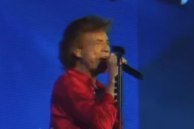 Život su mu obeležile AFERE, a njena SMRT ga je SLOMILA: Slavni pevač jezive vesti saznao na turneji, u stanu njegove devojke zatečen STRAVIČAN prizor