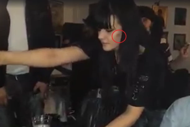 JELENA SA MODRICOM NA LICU SLUŽI GOSTE NA SLAVI: Jeziv snimak koji je zaprepastio Srbiju - Nada Topčagić tvrdila da je Zoran nije tukao